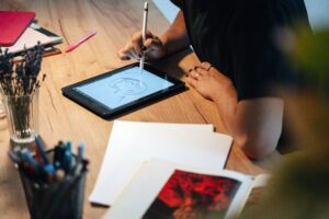 10 Ways To Make Money Online As A Graphic Designer 1 Graphic Designer