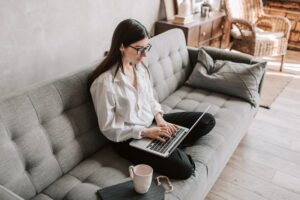 Make Money Online Through Affiliate Programs Without A Website 1 Woman working on affiliate programs