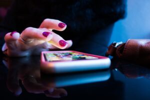 Make Money By Creating And Selling Mobile Apps 1 scrolling mobile apps